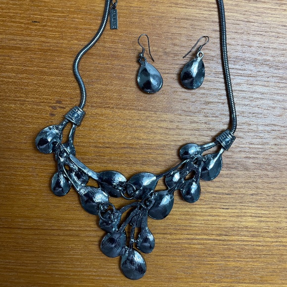 New Bauble Bar Purple Crystal Necklace & Earrings - Picture 7 of 7